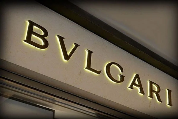 Enseigne lettre relief cuivre